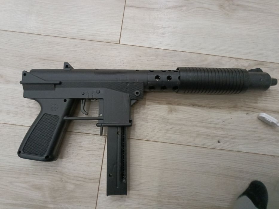 Пістолет на пульках