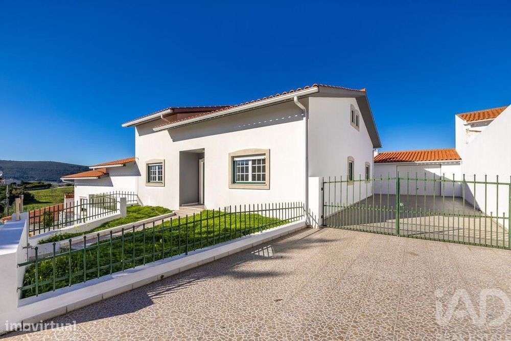 Casa / Villa T4 em Porto de Mós - São João Baptista e São Pedro de 120
