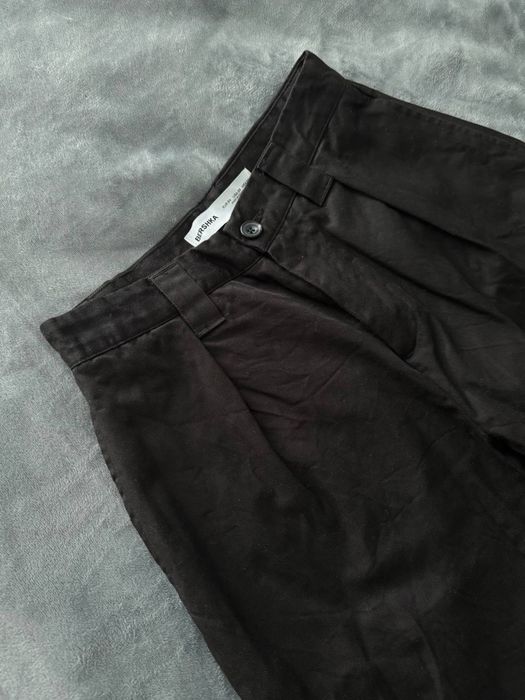 Жіночу брюки чорного кольору