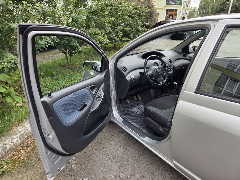 Toyota yaris 1,3 (Тойота яріс)