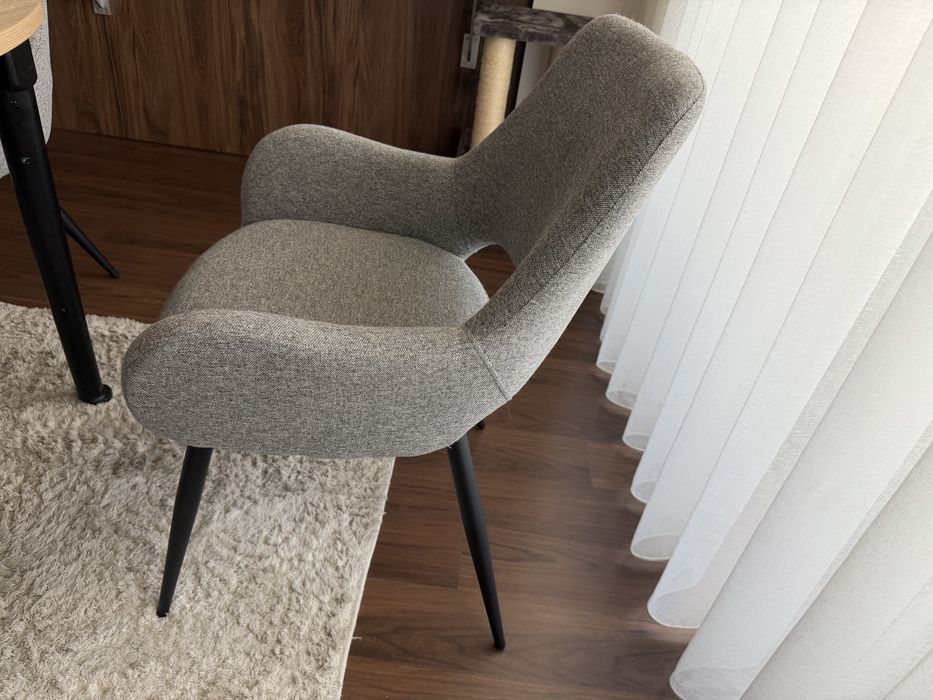 Vendo mesa redonda extensível + 4 cadeiras