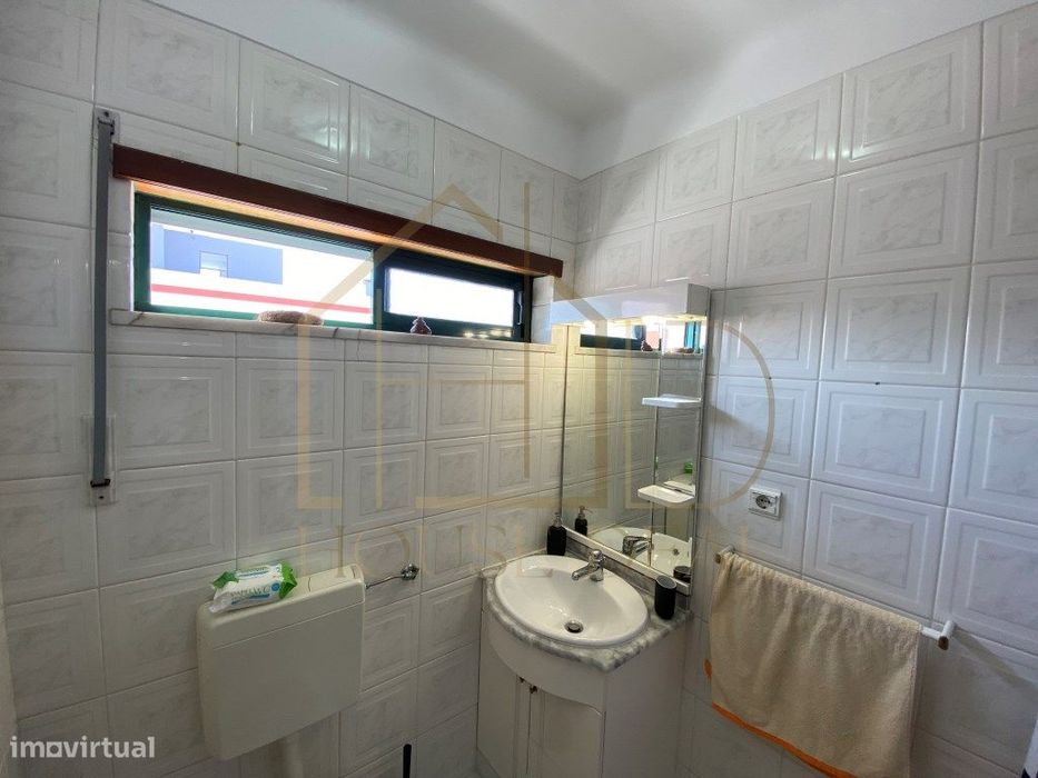 Apartamento T3 com áreas generosas no Centro da Moita