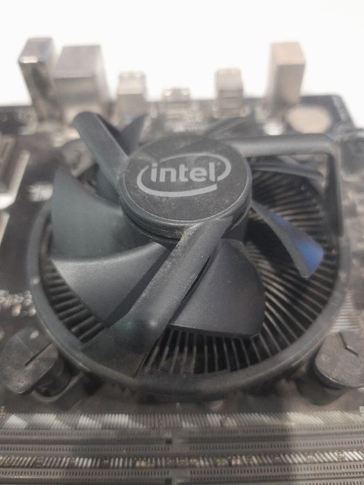 Материнська плата Asus B250 mining expert + ЦПУ + ОЗУ
- Intel Celeron