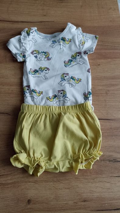Komplet ubranek marki H &M rozmiar 50