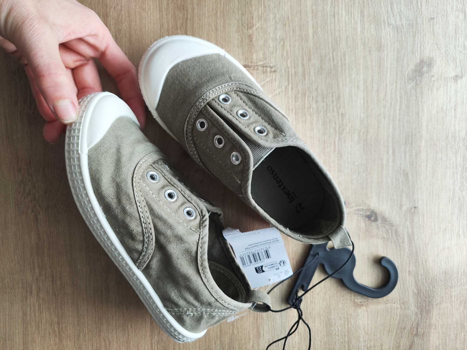 Nowe tekstylne trampki tenisówki chłopięce dziecięce dziewczęce khaki oliwkowe zielone 27 wsuwane buty wiosenne z materiału zieleń