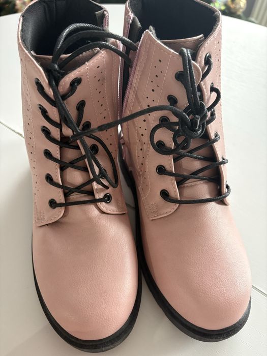 Botki dziecięce nieużywane