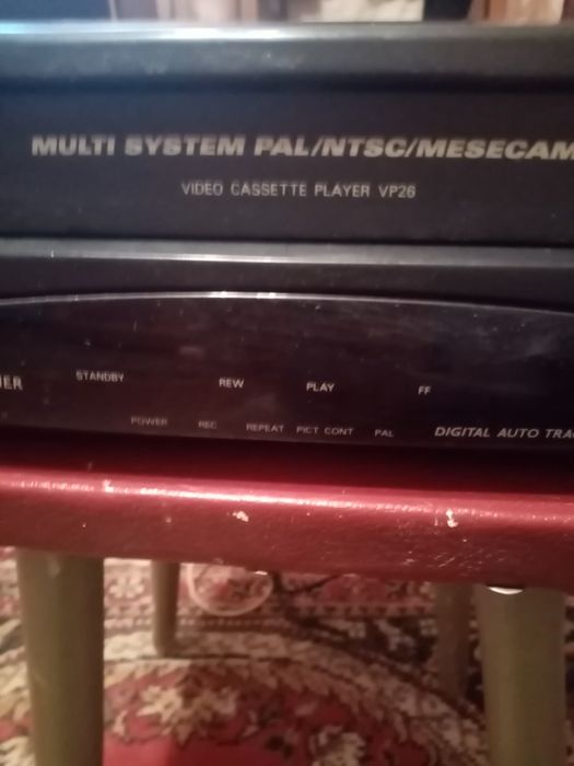 Видео магнитофон Philips и LG