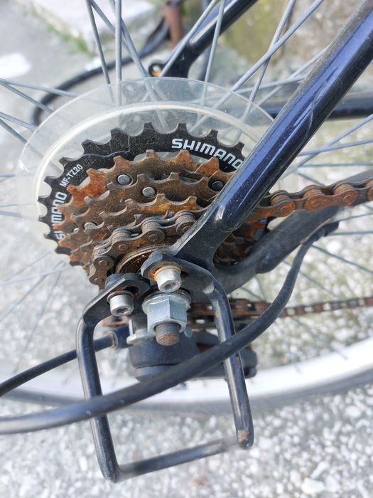 Bicicleta B-twin, 6 velocidades, roda 29 (para reparaçâo)
(Para repara