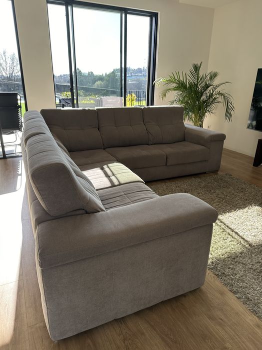 Sofá cor Taupe 2,70m x 2,70m com chaise longue