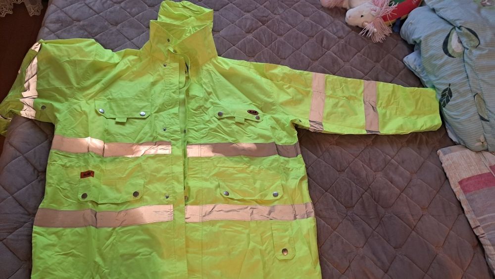 Нова куртка робочча