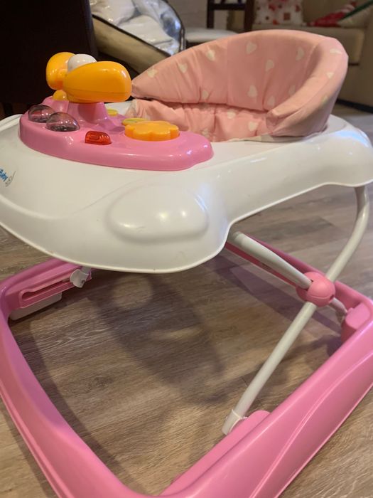 Andador de menina, a funcionar perfeitamente