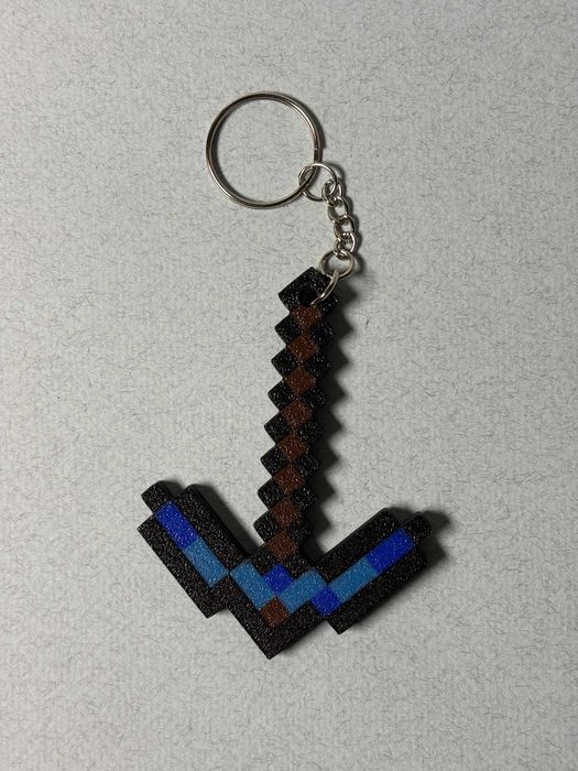 Брелок Minecraft — алмазний меч та кірка
