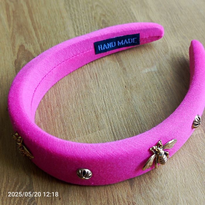 Nowa piękna różowa szeroka opaska handmade z pszczołą