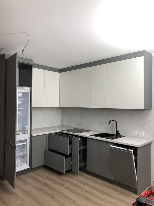 Меблі  кухні шафи на замовлення