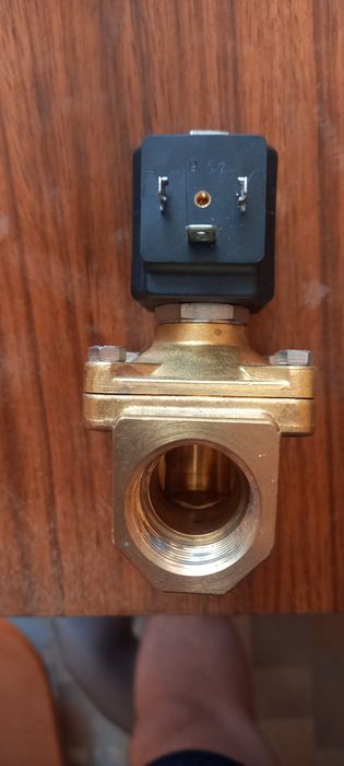 Продам электромагнитный клапан и тепловой датчик потока жидкости.