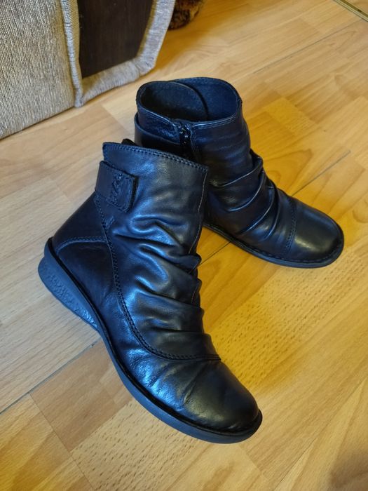 Утеплені шкіряні чобітки,чоботи,напівчоботи,черевики,37,36рр