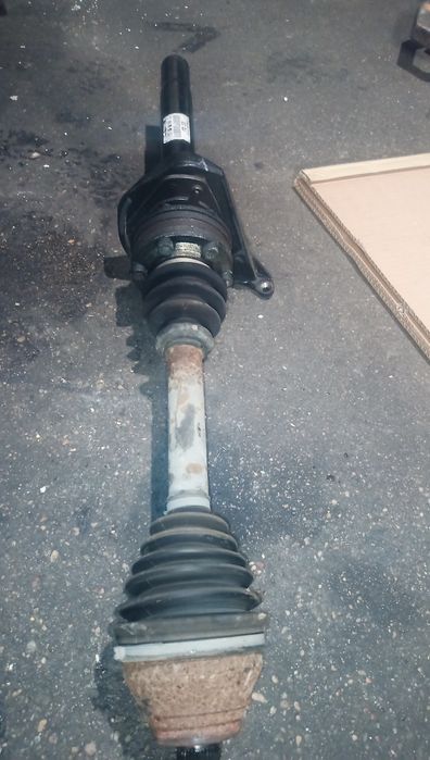 Półoś prawa 2.0 TDI 16V golf 5 długa łączona