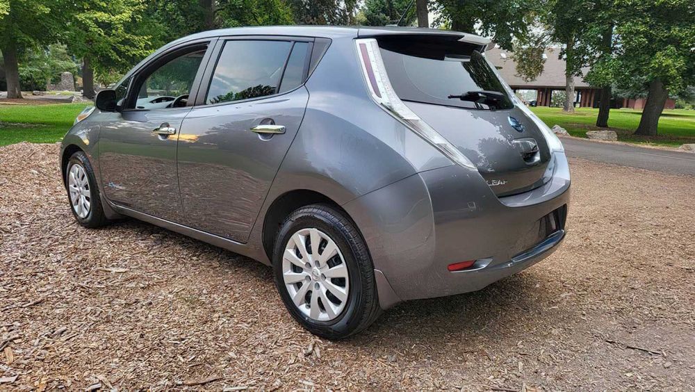Nissan LEAF S      2015