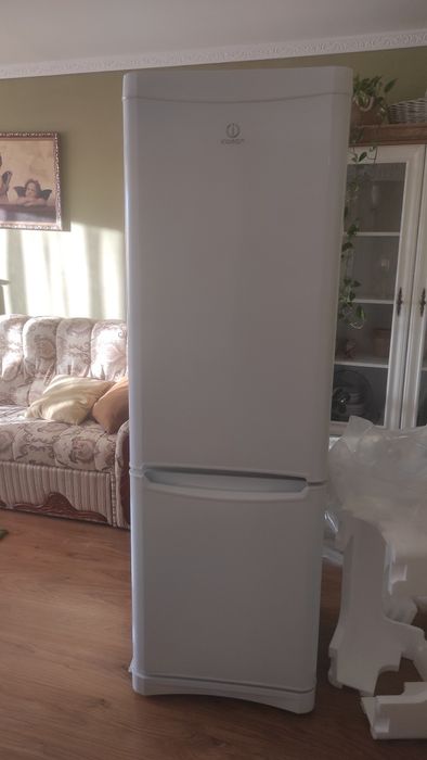 Холодильник Indesit