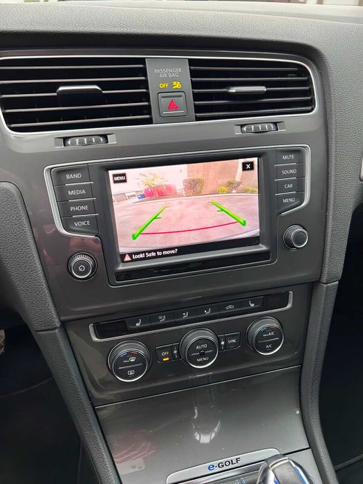 Volkswagen e-Golf SE      2016