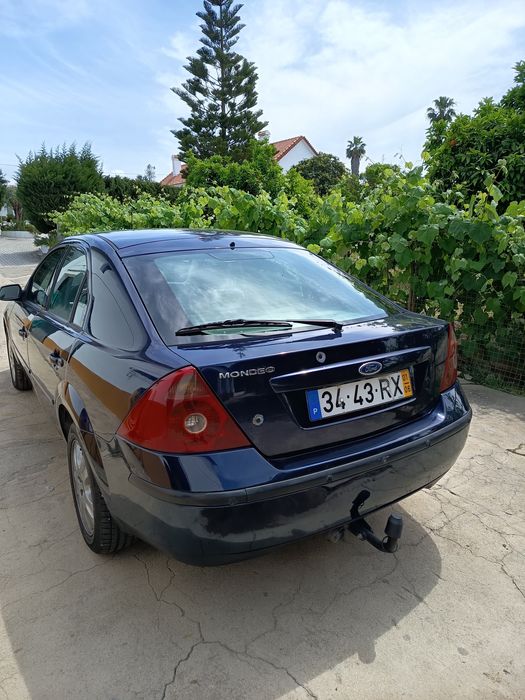 Ford mondel com avaria
