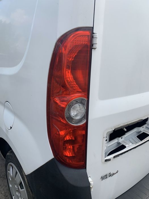 Doblo Combo D lampa tył lewa 2010 / 2015