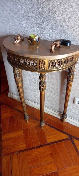 Mesa centro e duas credências