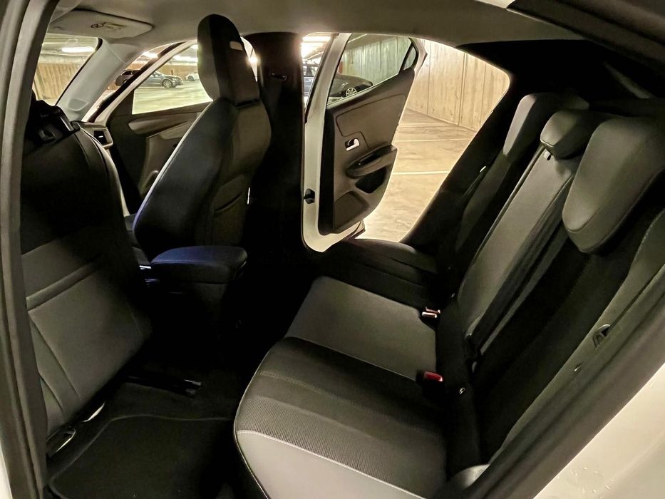 Opel Mokka Turbo Elegance, a gasolina, caixa manual, 100 cv, matrícula de julho de 2023.  Viatura nacional, com 49.000 km, segundo proprietário,