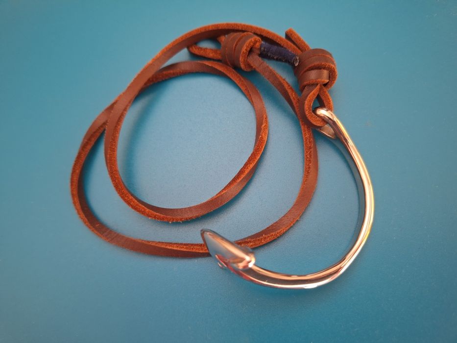 Pulseira Caravela em couro.