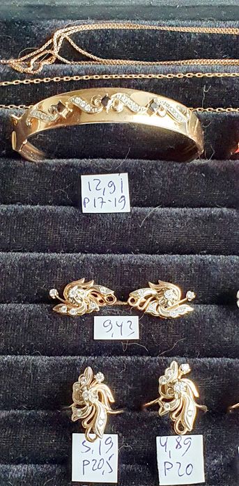 В продаже золотые изделия производства СССР.