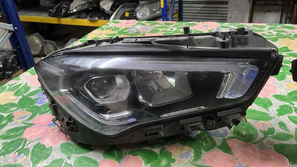 Par de Faróis Mercedes CLA W118 LED