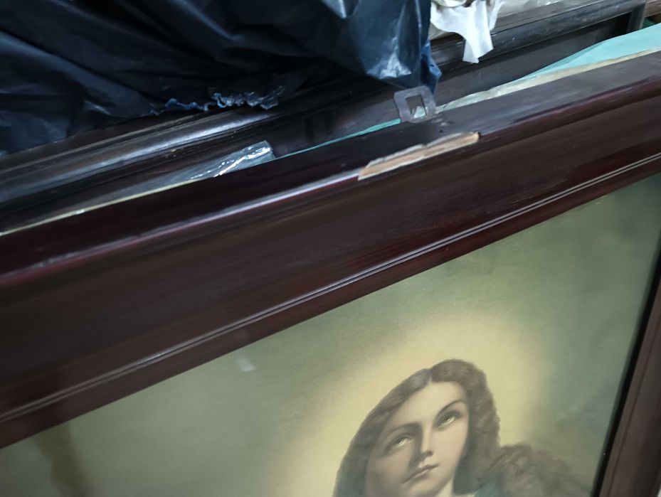 Stare duże obrazy religijne w drewnianych ramach