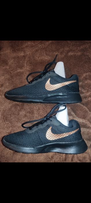 Buty NIKE r.35,5/22cm