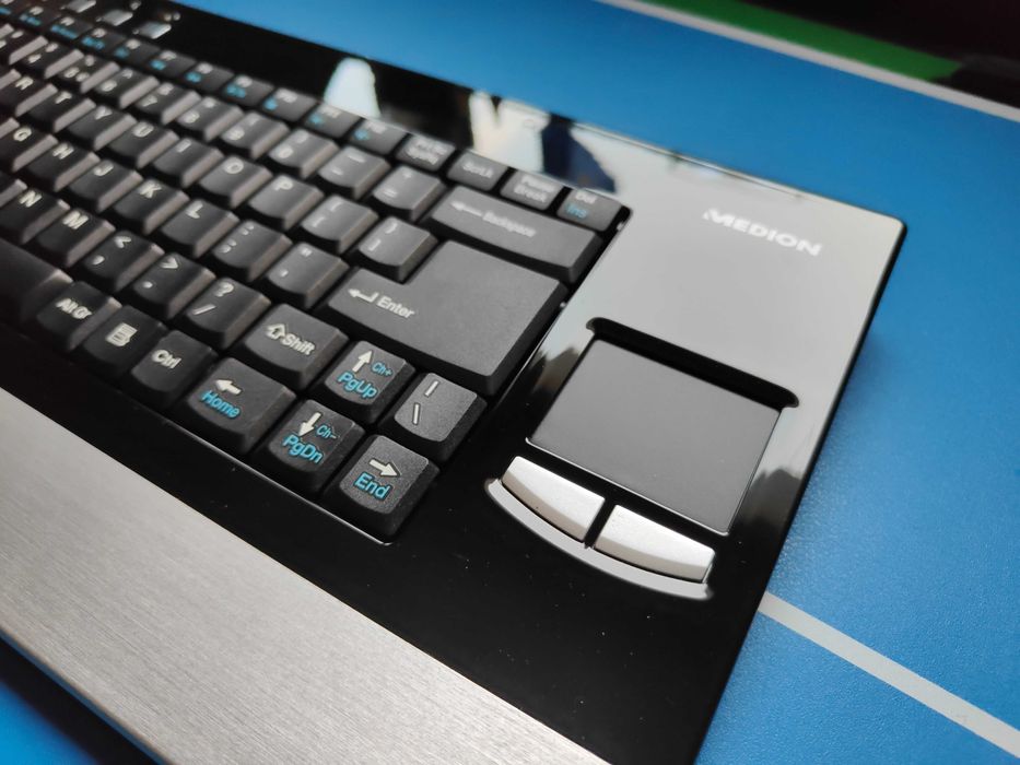 Bezprzewodowa klawiatura z touchpadem  do tv, PC, lap