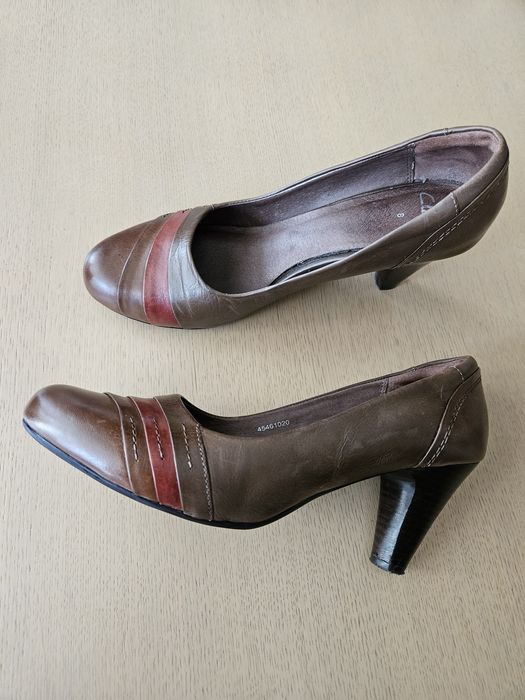 Sprzedam buty Clarks brązowe