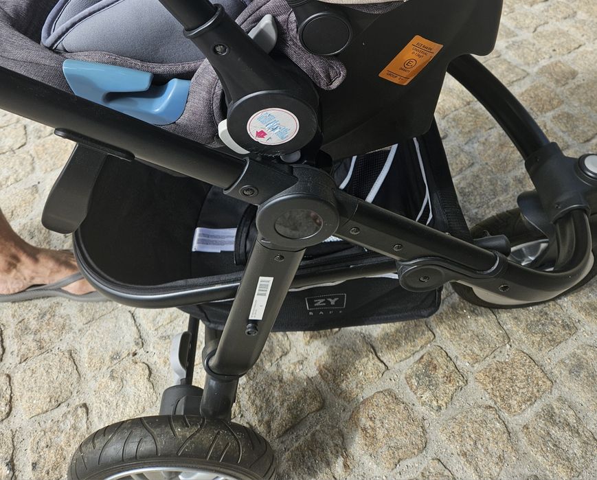 Carrinho de bebé zippy