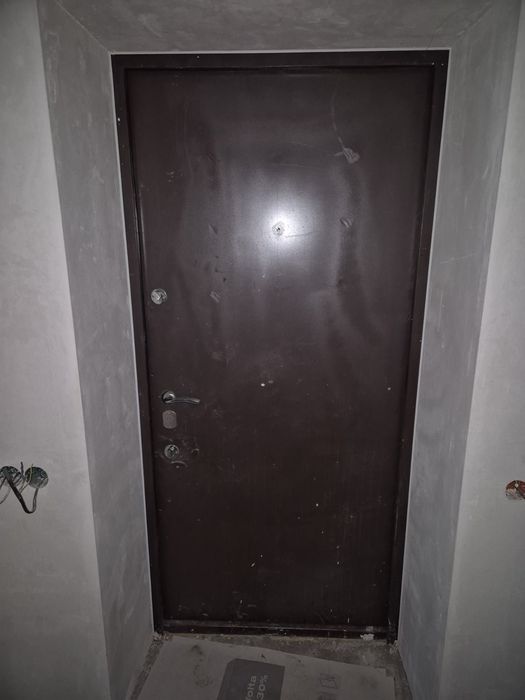 Двері вхідні металеві з коробкою