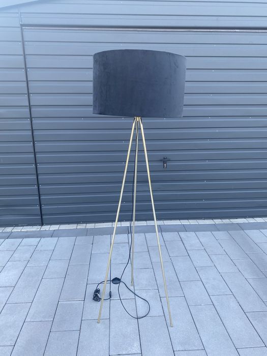 lampa stojąca do pokoju lub salonu