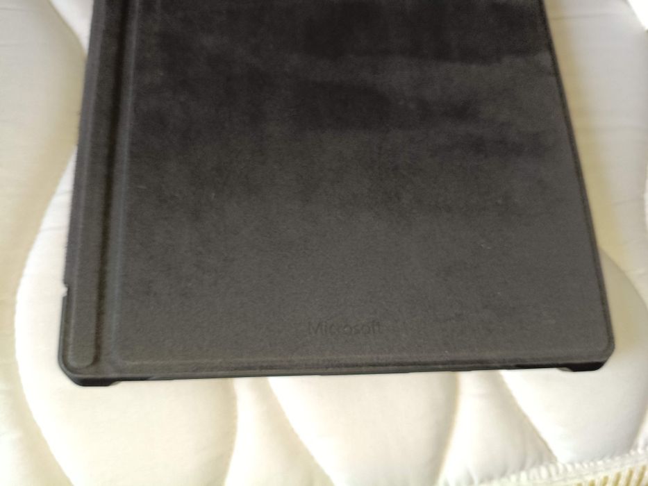 Майкрософт Surface Pro Intel Core i 5  7660U (чохол є)
	Surface Pro