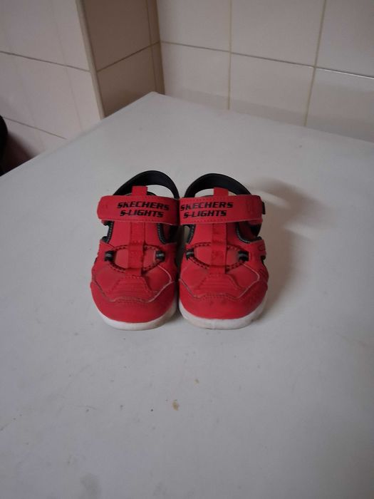 Sandálias Skechers com luz