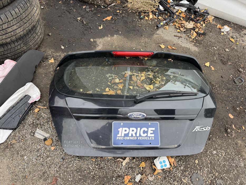 Кришка багажника ляда задня панельFord Fiesta