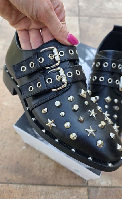 Czarne buty z cwiekami eleganckie polbuty damskie emo alternative got