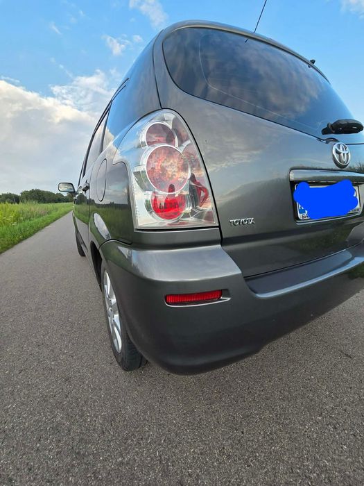Toyota corolla verso 1.8 benzyna