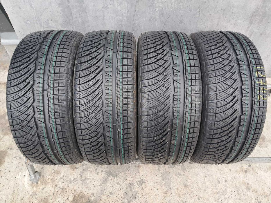 Резина зимова. НОВА 235/40 R18 Michelin Pilot Alpin PA4 *