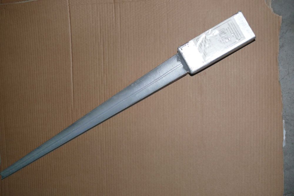 Suportes galvanizados para postes de madeira