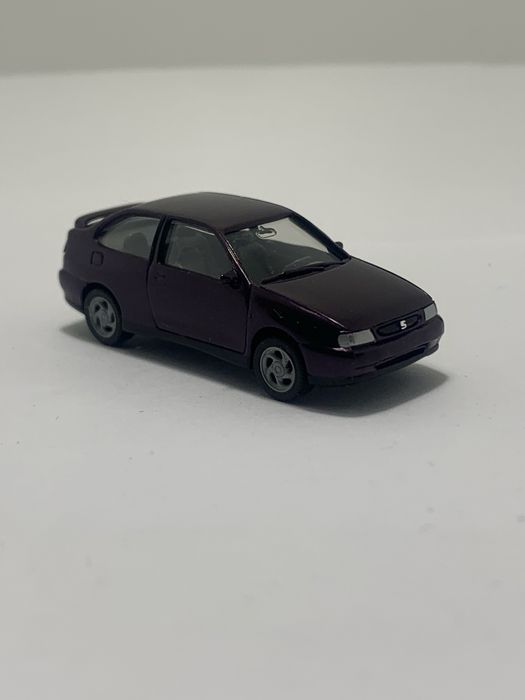 Seat Cordoba da marca Herpa escala 1/87
