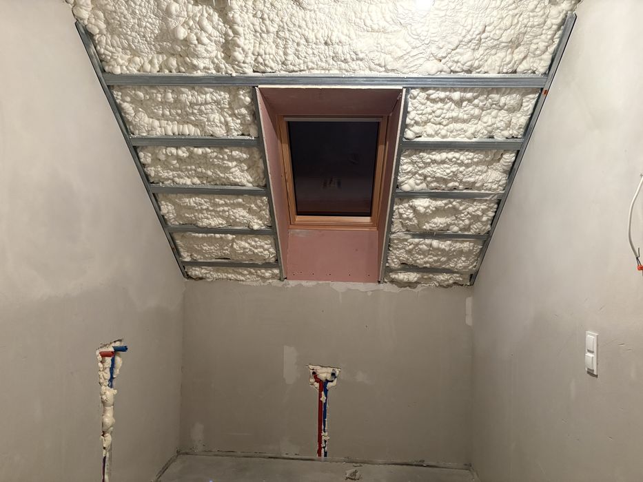 Ocieplenie poddasza,docieplenie,izolacja pianą pur,izolacja natryskowa