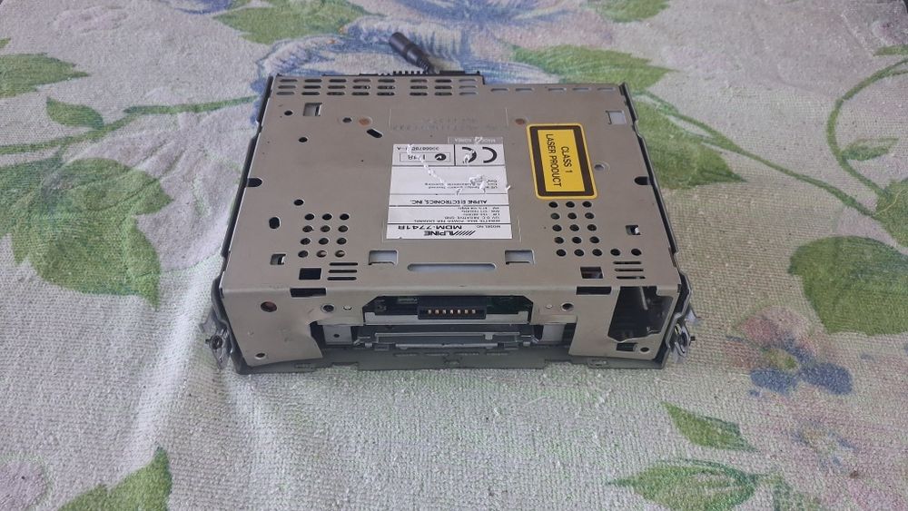 Alpine MDM-7741R без передней крышки