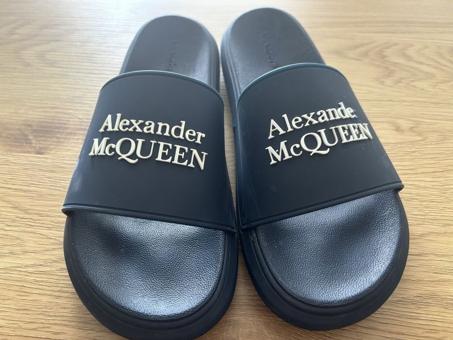 Alecxander MCQueen klapki oryginalne z wypuklym logo rozmar 38-39