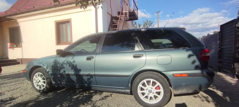 Продам Volvo v40 2002